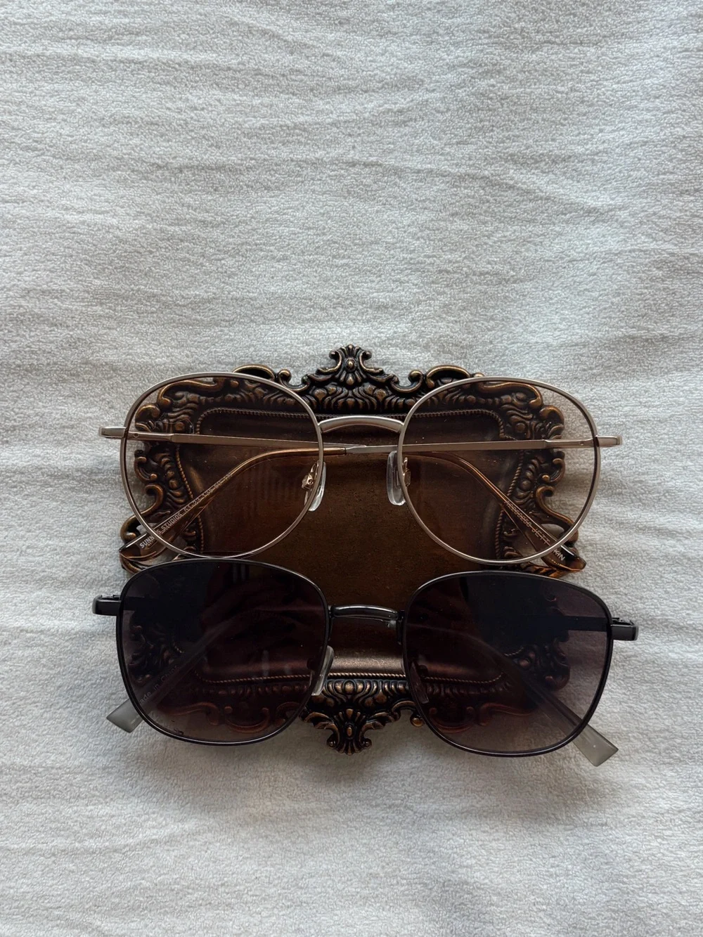 Amazon Essentials Women's Brown Metal Round & Dark Brown Square Sunglass Set